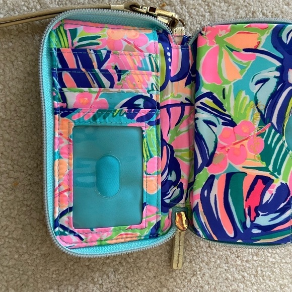 Lilly Pulitzer wristlet gently used, card/wallet/ID card - Picture 2 of 5